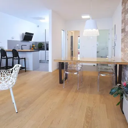 卡姆帕内尔豪华公寓 *